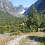 بيت للعطل Sjarmerende I Olden Rett Ved Fjorden *