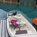 Sjarmerende I Olden Rett Ved Fjorden *