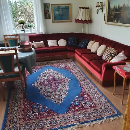 Sjarmerende I Olden Rett Ved Fjorden *