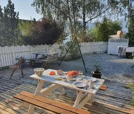 Sjarmerende I Olden Rett Ved Fjorden 스트륀