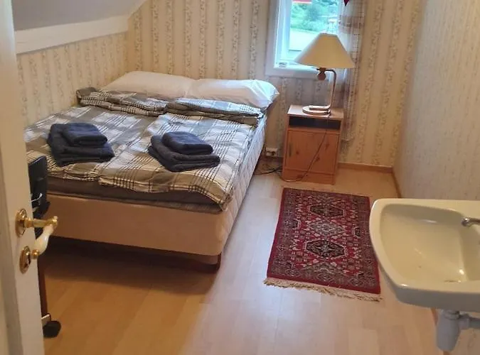 Sjarmerende I Olden Rett Ved Fjorden Semesterbostad Stryn