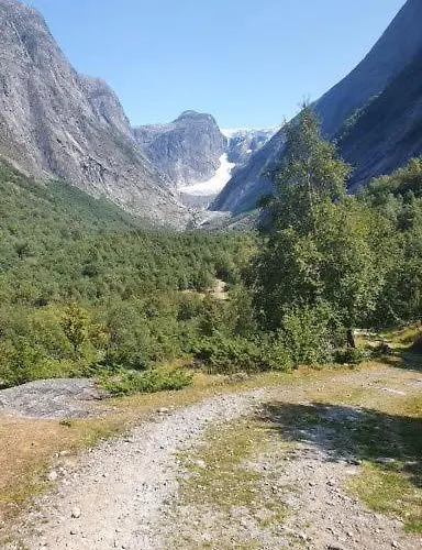 Semesterbostad Sjarmerende I Olden Rett Ved Fjorden *