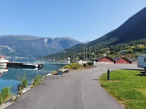 Sjarmerende I Olden Rett Ved Fjorden * Stryn