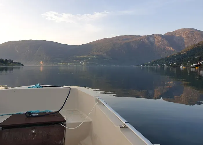 Sjarmerende I Olden Rett Ved Fjorden Semesterbostad Stryn