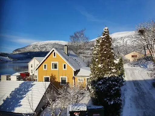 Sjarmerende I Olden Rett Ved Fjorden Casa vacanze *