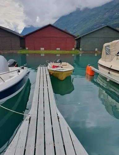 Casa vacanze Sjarmerende I Olden Rett Ved Fjorden